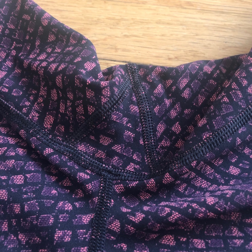 Lululemon cropped leggings size 4 - Picture 4 of 5